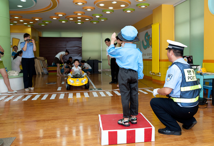 唐山中宝2011儿童交通安全训练营首站圆满成