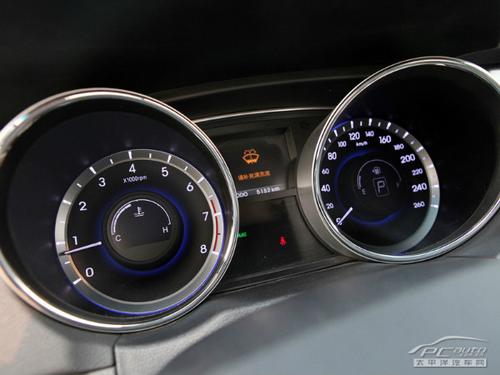 2011款索纳塔八代 2.0TOP 自动 顶级版