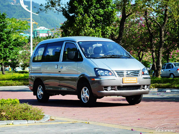 菱智m5定位于中级全能商务车,致力于满足消费者"商务接待得高清图片