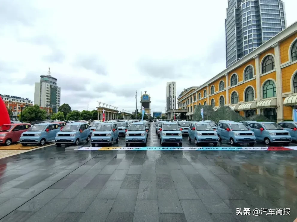 宏光MINI EV未上市先爆紅，“人民的代步車”眾人“搶”