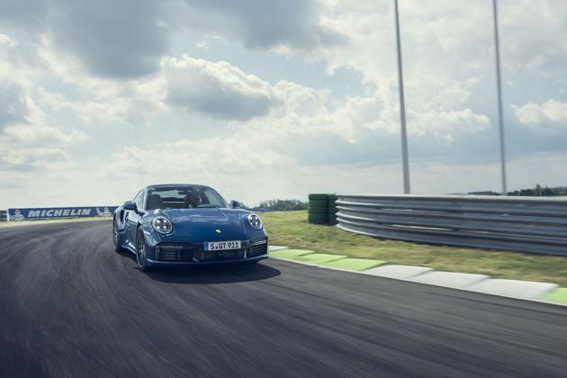百公里加速仅2.8秒，保时捷全新911 Turbo官图发布