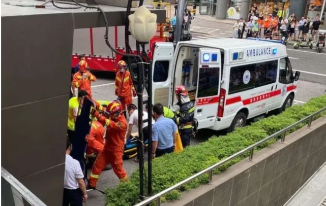 凌渡掉落10米深坑，車主死亡。大眾如此弱不禁風(fēng)？