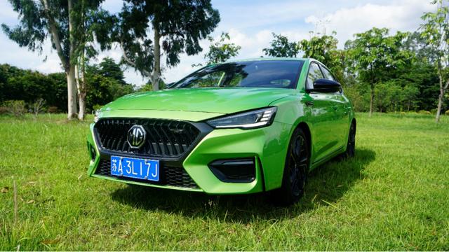 单挑两厢思域,第三代名爵6凭什么自称"第一战车"?