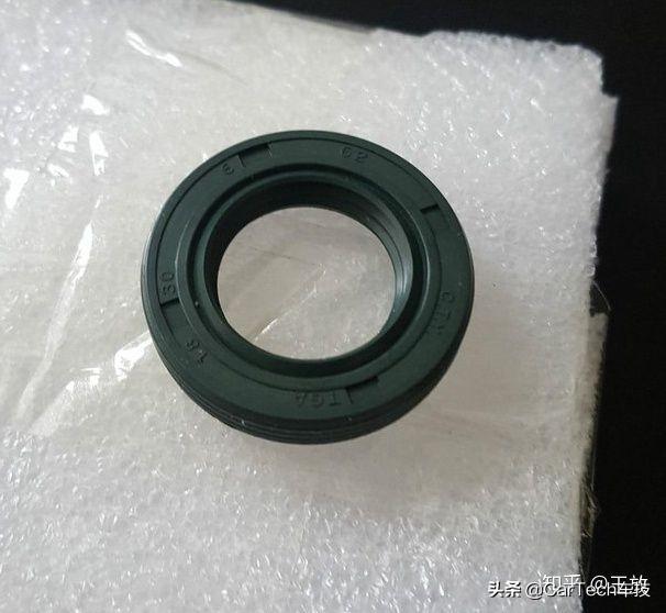 更换油封解决超级维特拉转向机漏油及简单分析