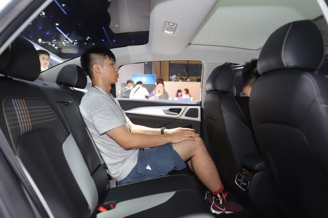 荣威i6 MAX实车亮相 全新狮标+荣麟纹格