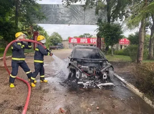 半個月7起新能源汽車自燃，各位車主快來看看防“爆”指南