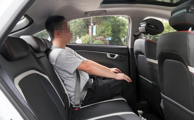 智能轿跑的“先锋”,多次被央视表扬,长近5米后排可以躺,卖8万