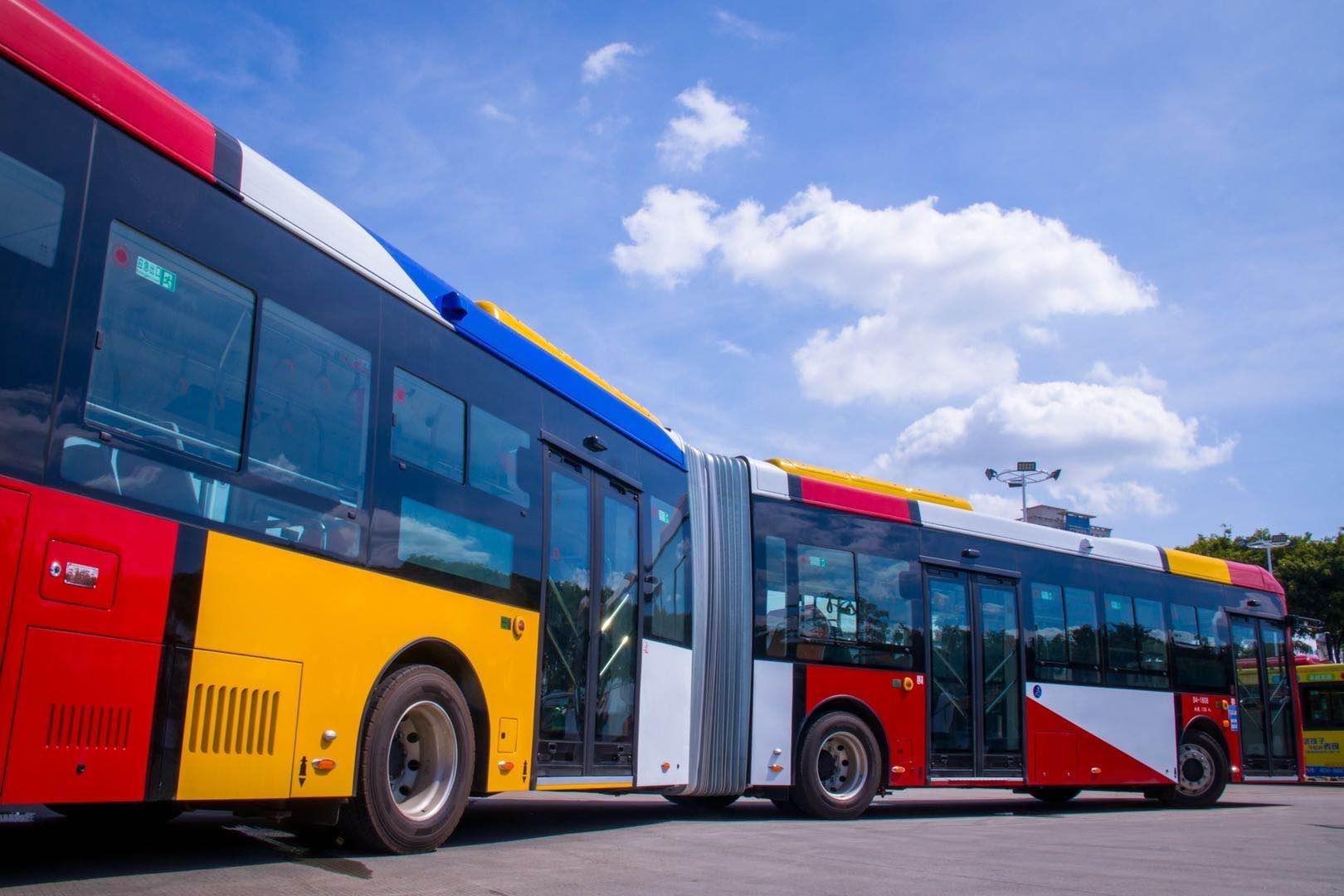 每天乘坐280萬的“豪車”上班上學(xué)，是什么感覺？