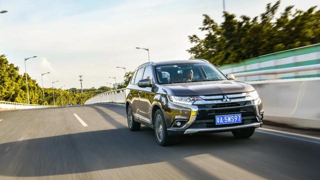 欧蓝德试驾:15万就能买的合资7座suv,稳定靠谱口碑好