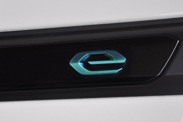 感受东风标致纯电SUV 动力强劲 加速迅捷
