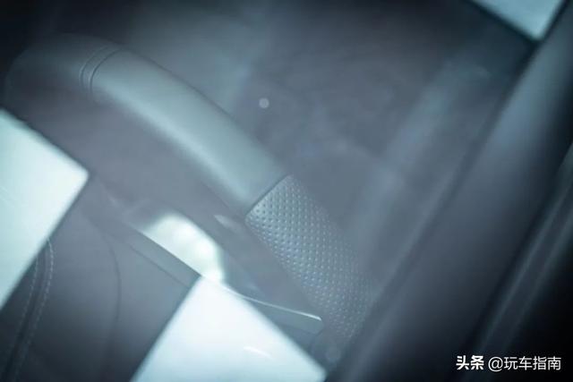 风挡玻璃又破裂?实测日本玻璃盾,石子80km/h撞击都没事?