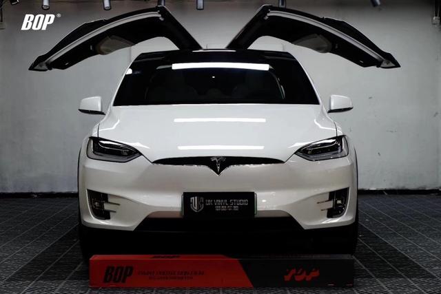 特斯拉model x,让鹰翼门离你只有一百万距离