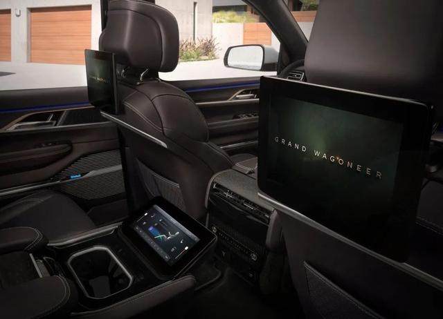 连门把手都用屏幕替代，这4款SUV简直是“买屏幕送车”