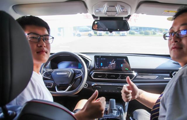 新宝骏再夺冠,12万的RS-5性能智能一流,超越30万级豪车
