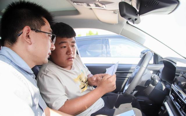 新宝骏再夺冠,12万的RS-5性能智能一流,超越30万级豪车