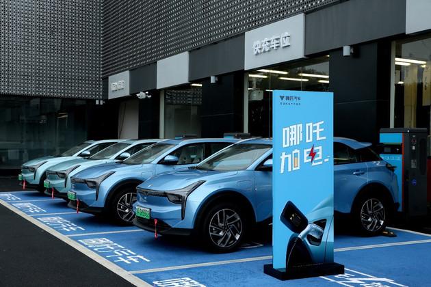 哪吒汽車推出代加電業務 自建充電站啟幕