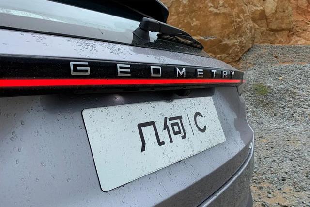 试驾几何C,续航里程达到550km,仅需7秒即可破百