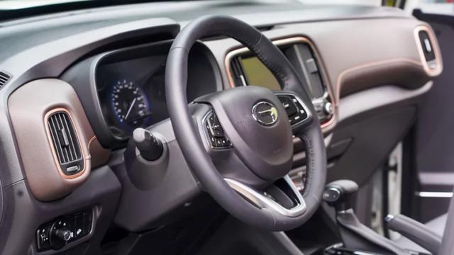 全面评测8万元越级小型SUV：要涡轮增压，还是要智能驾驶？