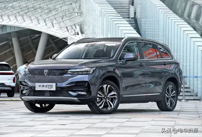 有這個續(xù)航的SUV，售價15.28萬起？天美汽車ET5上市