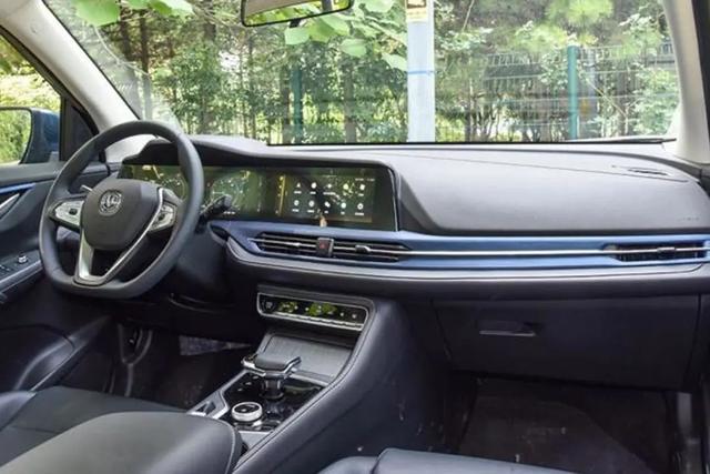 长安新能源CS55 E-Rock 续航不输燃油车