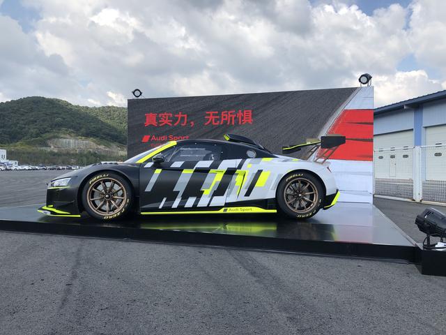 抢先体验奥迪R8 LMS GT2赛车，33.8万欧元即可拥有