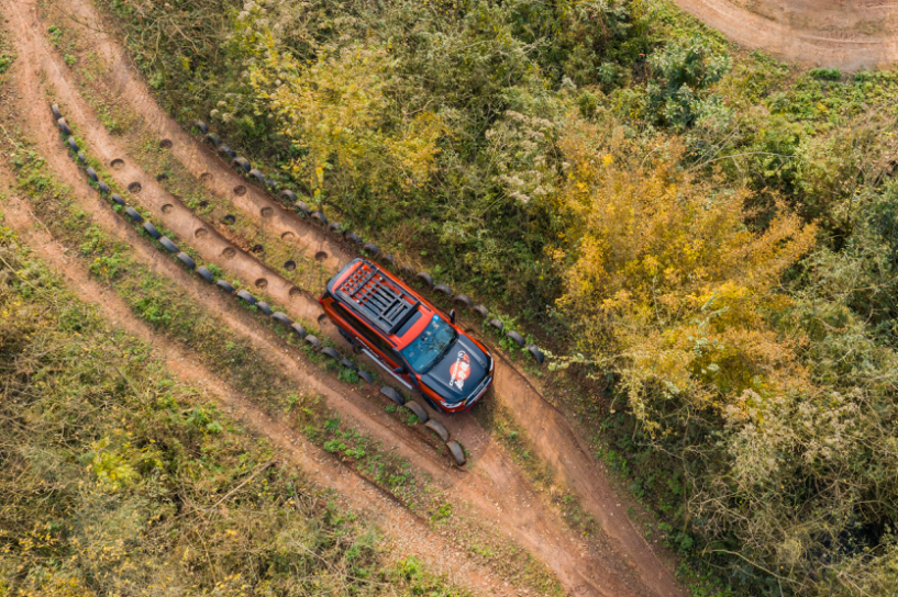 原廠車(chē)就能山地越野，南方越野英雄會(huì)的這輛SUV也太強(qiáng)悍了吧？