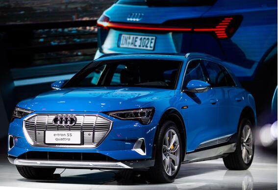 電影里的概念車(chē)，跑到進(jìn)博會(huì)了，簡(jiǎn)直帥呆了