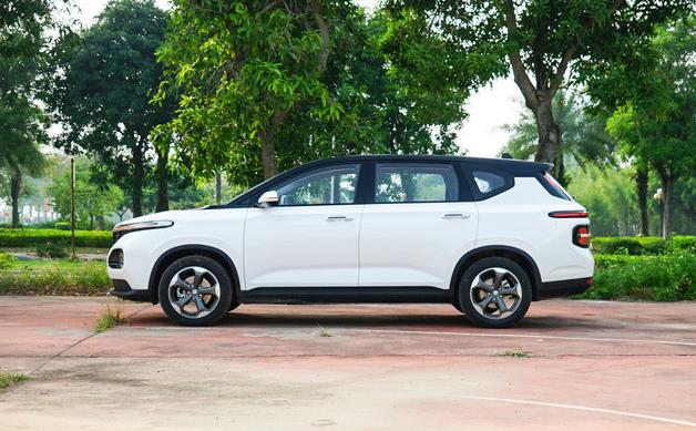 保姆車RM-5，軸距2米75，可遠(yuǎn)程車控，配CVT油耗3毛