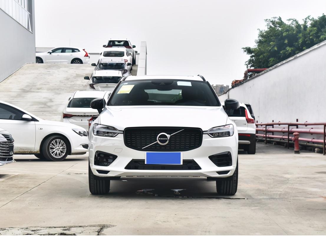 沃爾沃XC60，搭2.0T發(fā)動機(jī)250馬力，油耗7.9L