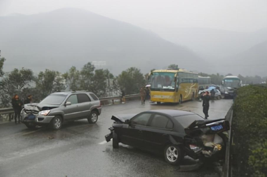 輪胎濕地性能差，雨天駕車要注意了