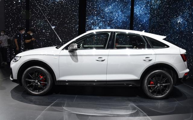 双大屏加身的轿跑suv:奥迪q5l sportback上市