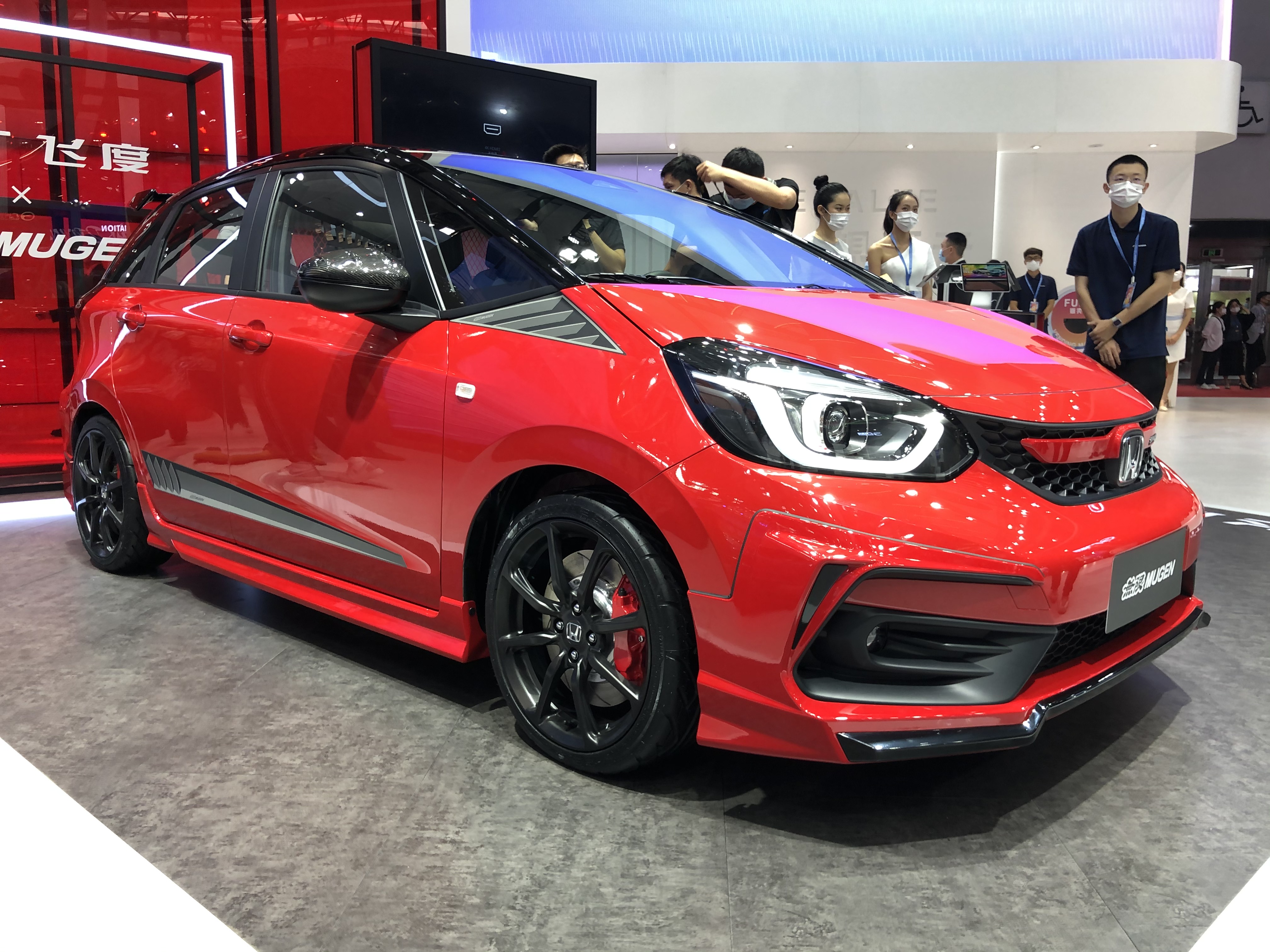 無限版飛度、好貓“如虎”，廣州車展新車展臺上的改裝車也精彩