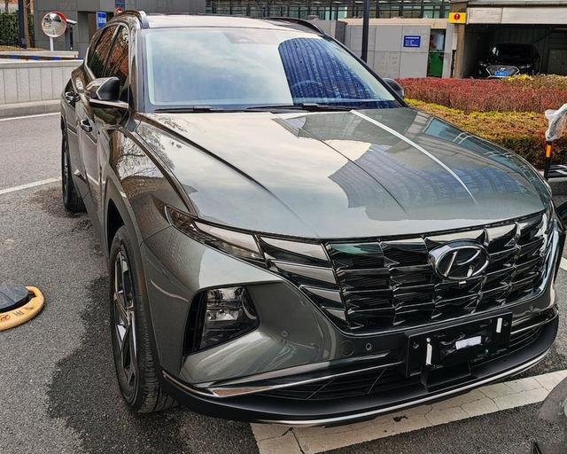 鈑金師傅估計(jì)要頭疼！新一代途勝實(shí)車曝光，據(jù)說軸距要加長？