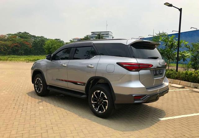 丰田"小霸道"来了!新款fortuner实车,全时四驱配大梁