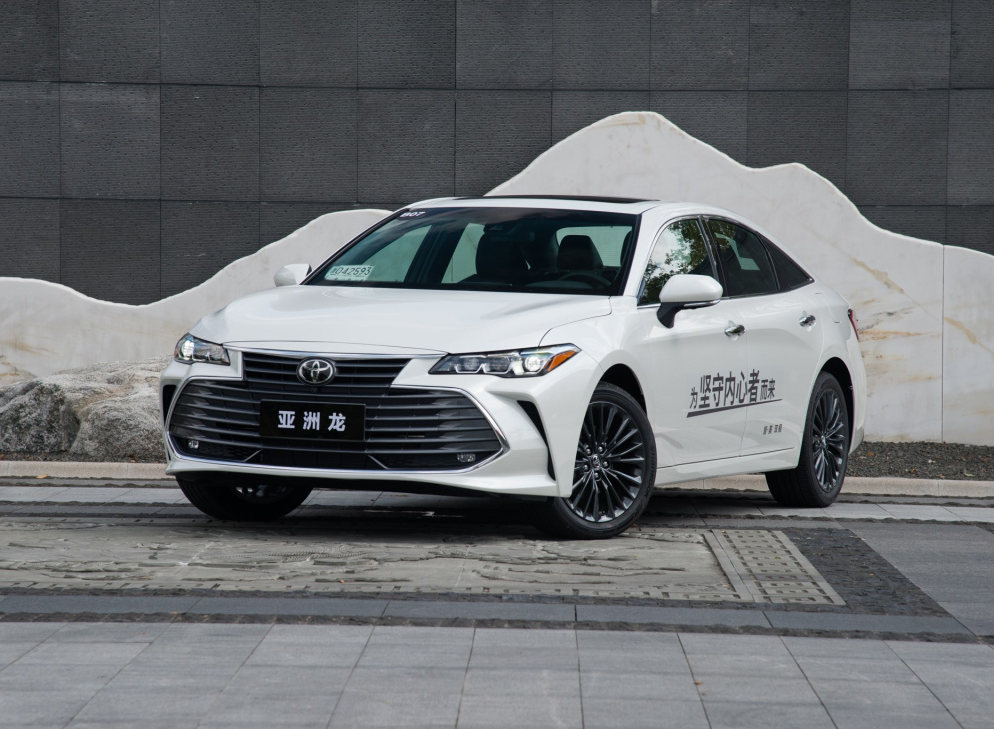 豐田亞洲龍：外觀大氣，車長近5米，但頭部空間真沒優(yōu)勢