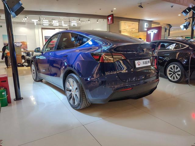 国产特斯拉model y售33.99万起/续航594km