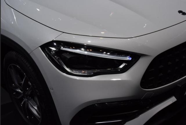 全新AMG GLA35，配2.0T306匹，成同級(jí)最速車