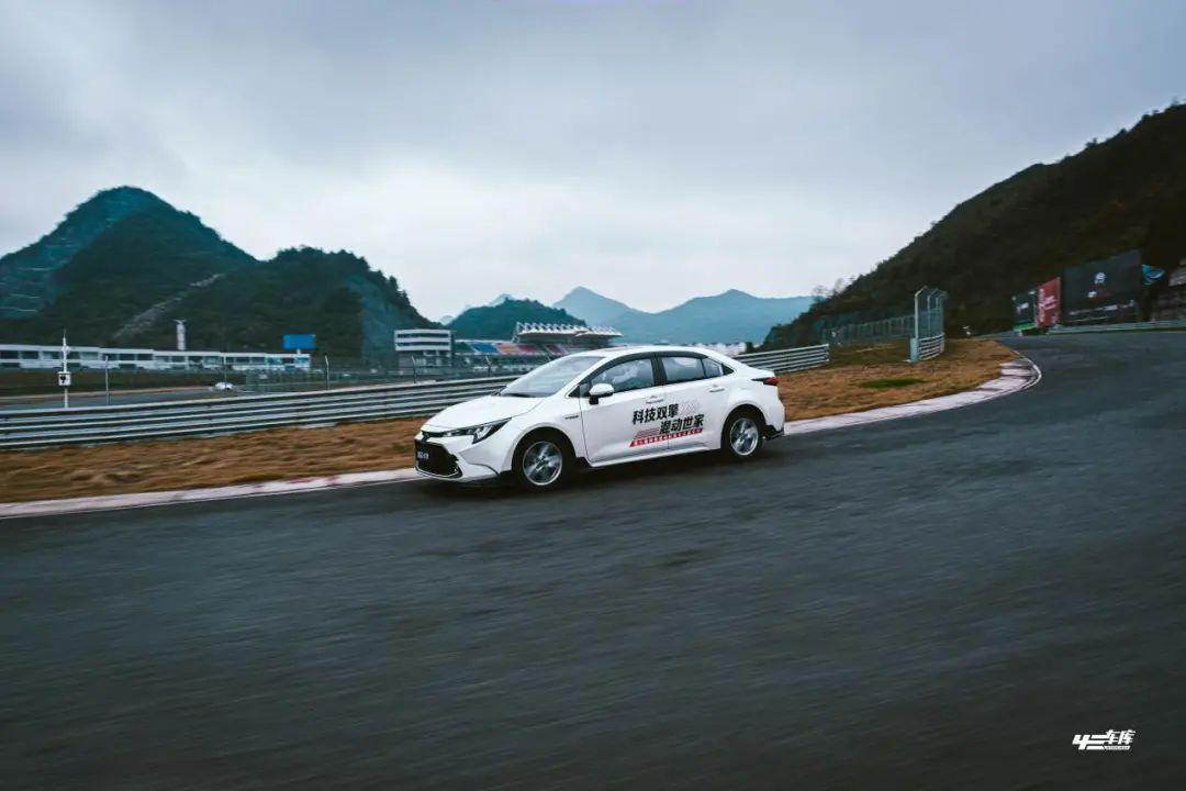 赛道体验雷凌双擎，终于参透广汽丰田科技双擎的真香定律