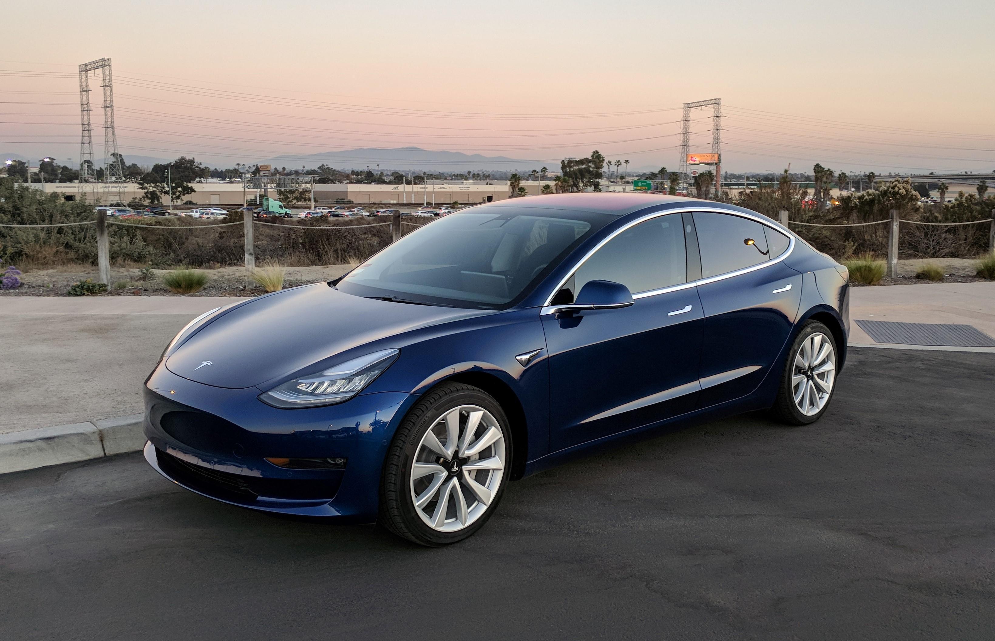 新款Model 3顶配官降7.99万，老车主眼含泪光