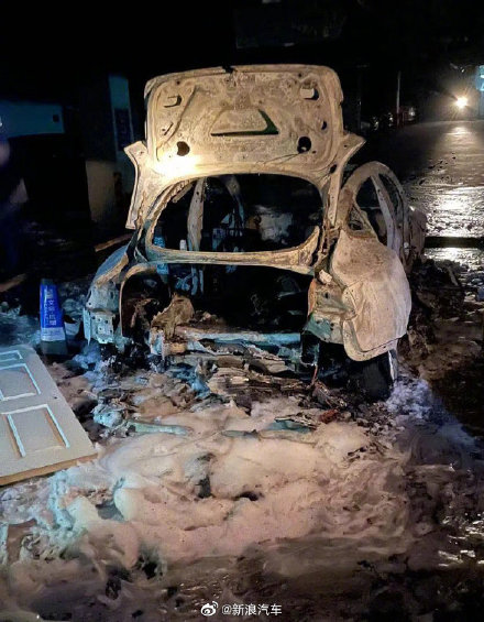 特斯拉剛回應(yīng)Model3自燃爆炸：初步判斷由車底發(fā)生碰撞引發(fā)