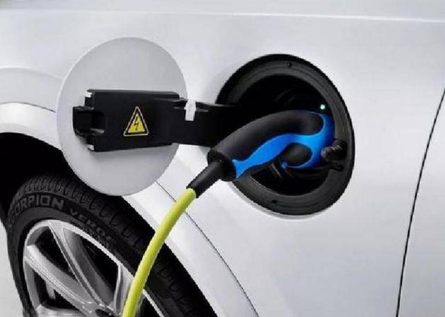 政府规定：燃油车不得占用充电车位！根治电动车主的一大痛点？