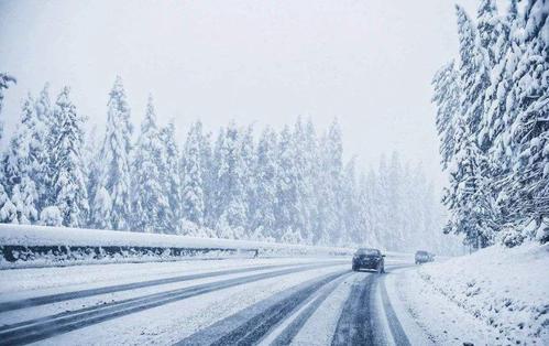 車玻璃凍冰怎么辦？雪天行車的技巧你知道嗎？