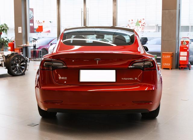 特斯拉model 3,从40多万降至20多万,月销2万多辆