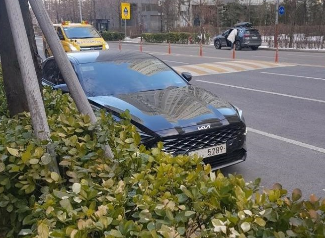 起亞K8實(shí)車曝光，新車標(biāo)配大屏幕，會(huì)逆襲嗎？