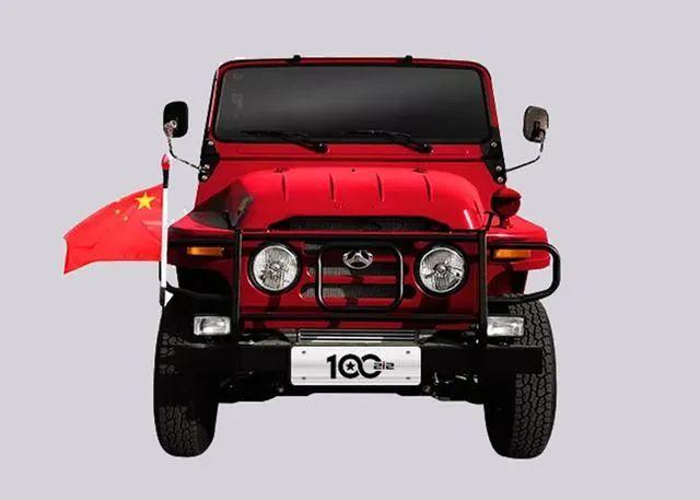 通体中国红！BJ 212迎100周年纪念版，搭2.4T发动机