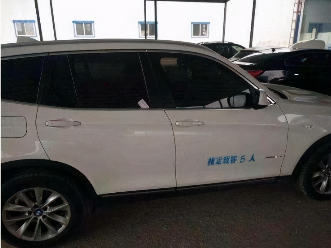 車管所噴字再次升級，5座車型也在劫難逃？車主怒了
