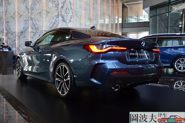 宝马发布全新一代430i coupé m sport双门跑车