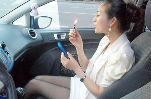 為什么國外抽煙關窗，國內抽煙開窗？看完才知道，生在中國真好