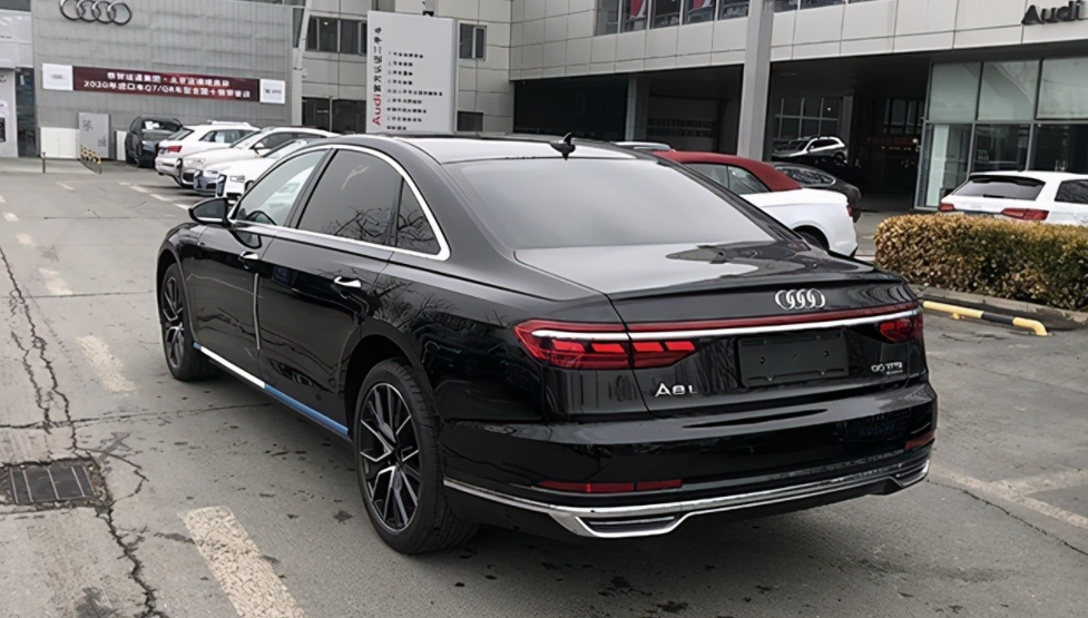 奧迪A8L新車型發(fā)布！V8大排量，售價簡直不講道理