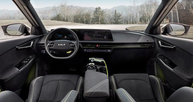 起亚首款新平台纯电动车型EV6亮相 续航可达600KM